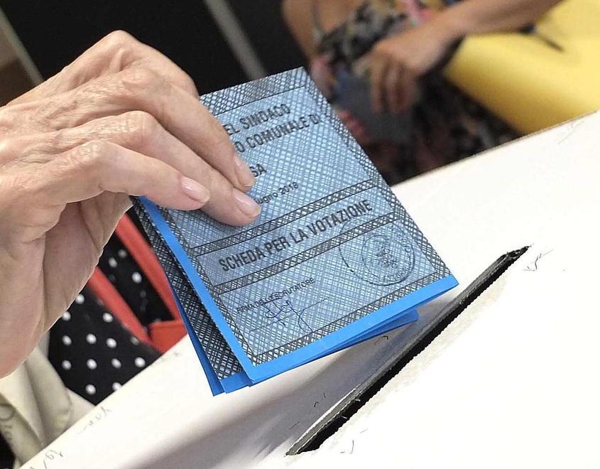 Ballottaggio Follonica, niente è deciso. Intanto, sì ai dispenser nei seggi 