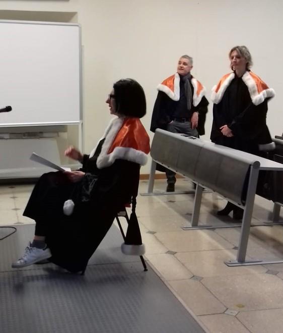 Coronavirus, i prof nell’aula gli studenti a casa: la festa di laurea sbarca sul web 