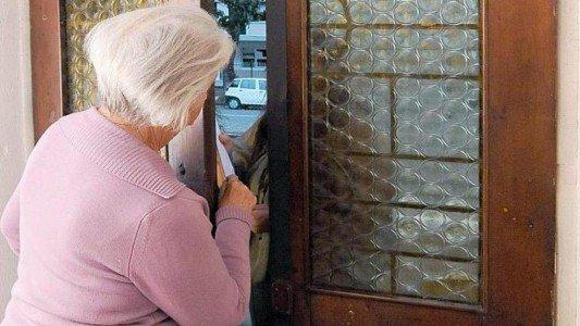 Coronavirus, attenzione ai finti addetti Asl con i tamponi porta a porta