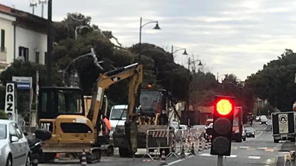 Semafori e ruspe sulle strade tra Rosignano e Castiglioncello