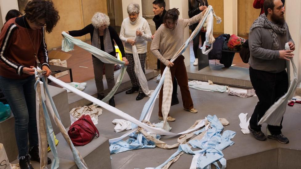 Milleseicento metri di stoffa a sostegno del Museo Marini