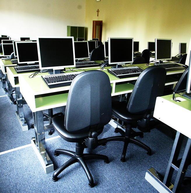 Emergenza Covid-19, la scuola non si ferma: al via da lunedì la didattica a distanza 