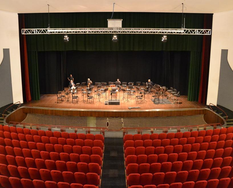 Teatri “sospesi” Rinvii e nuove date 