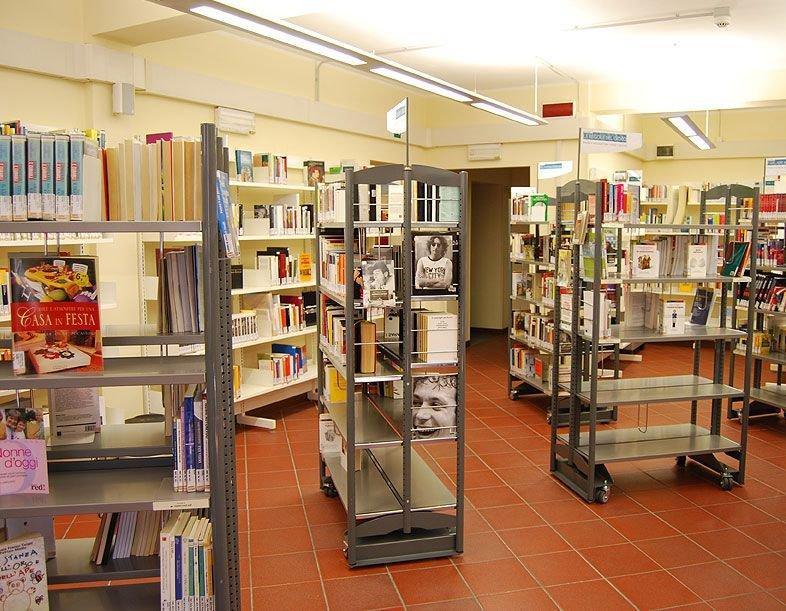 Biblioteca aperta ma solo per il servizio di prestito