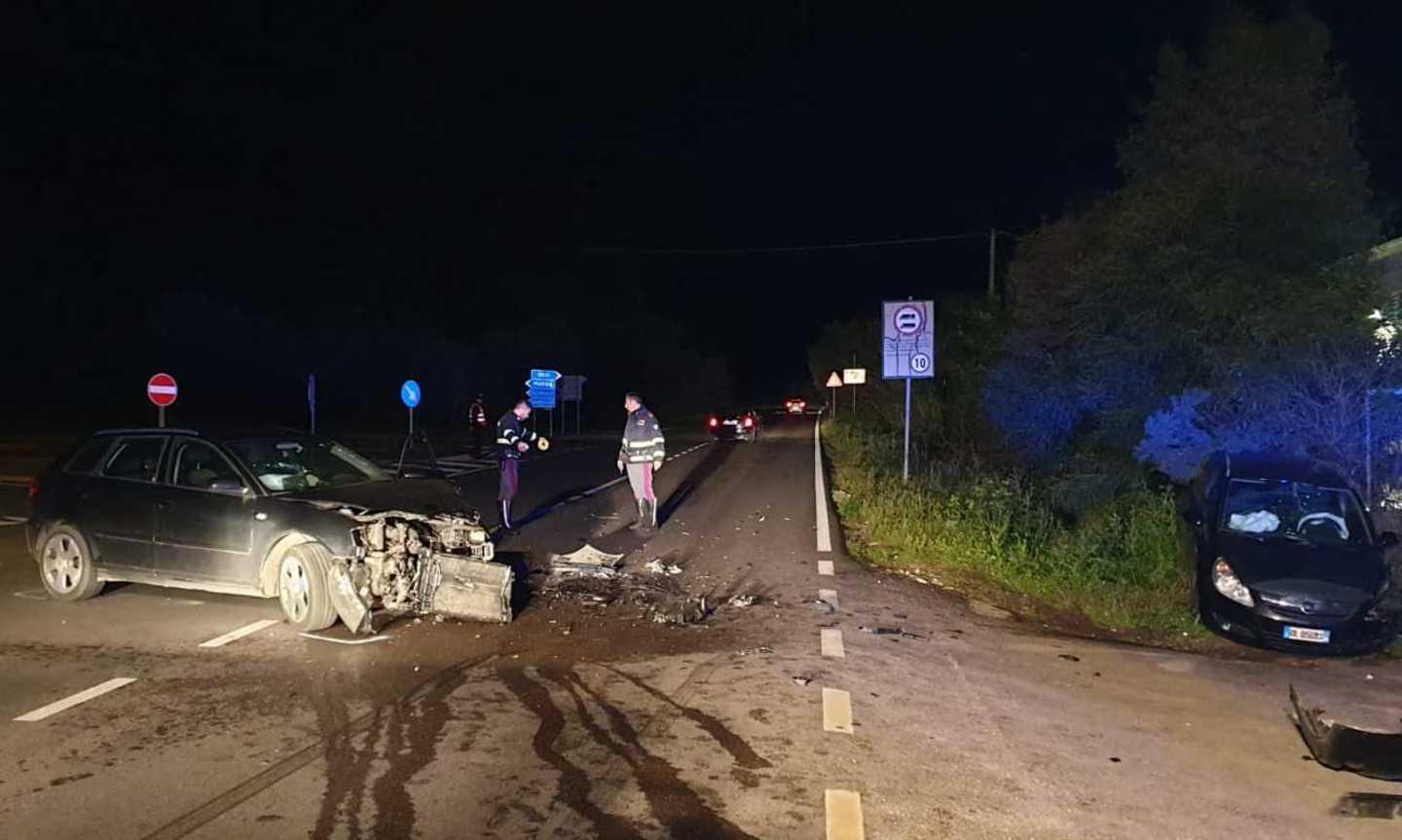 Scontro tra due auto, donna ferita