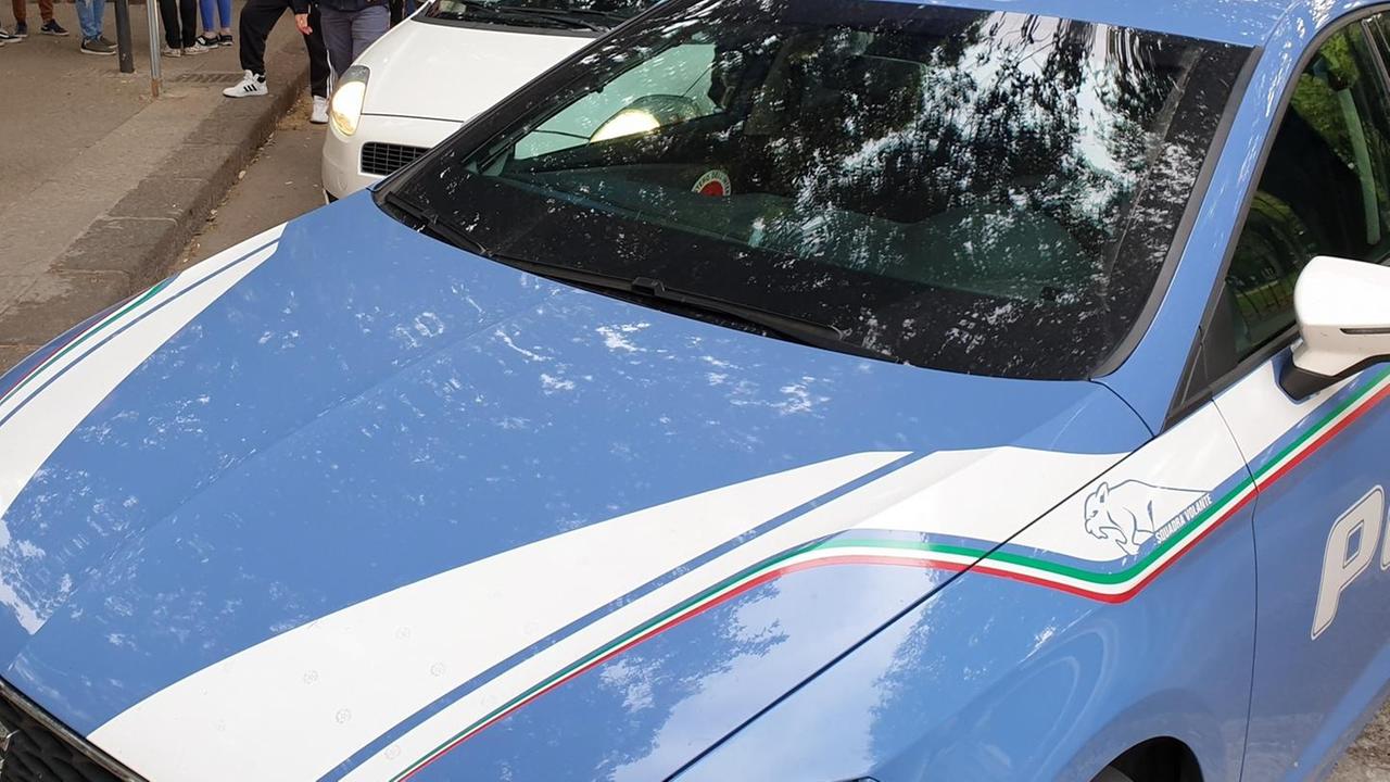 Sassari, nonno maltratta il nipote e cade: «È finito a terra perché qualcuno l’ha colpito»