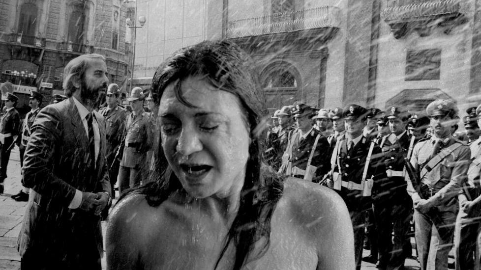 La fotografa combattiva che racconta vita e mafia a Palermo