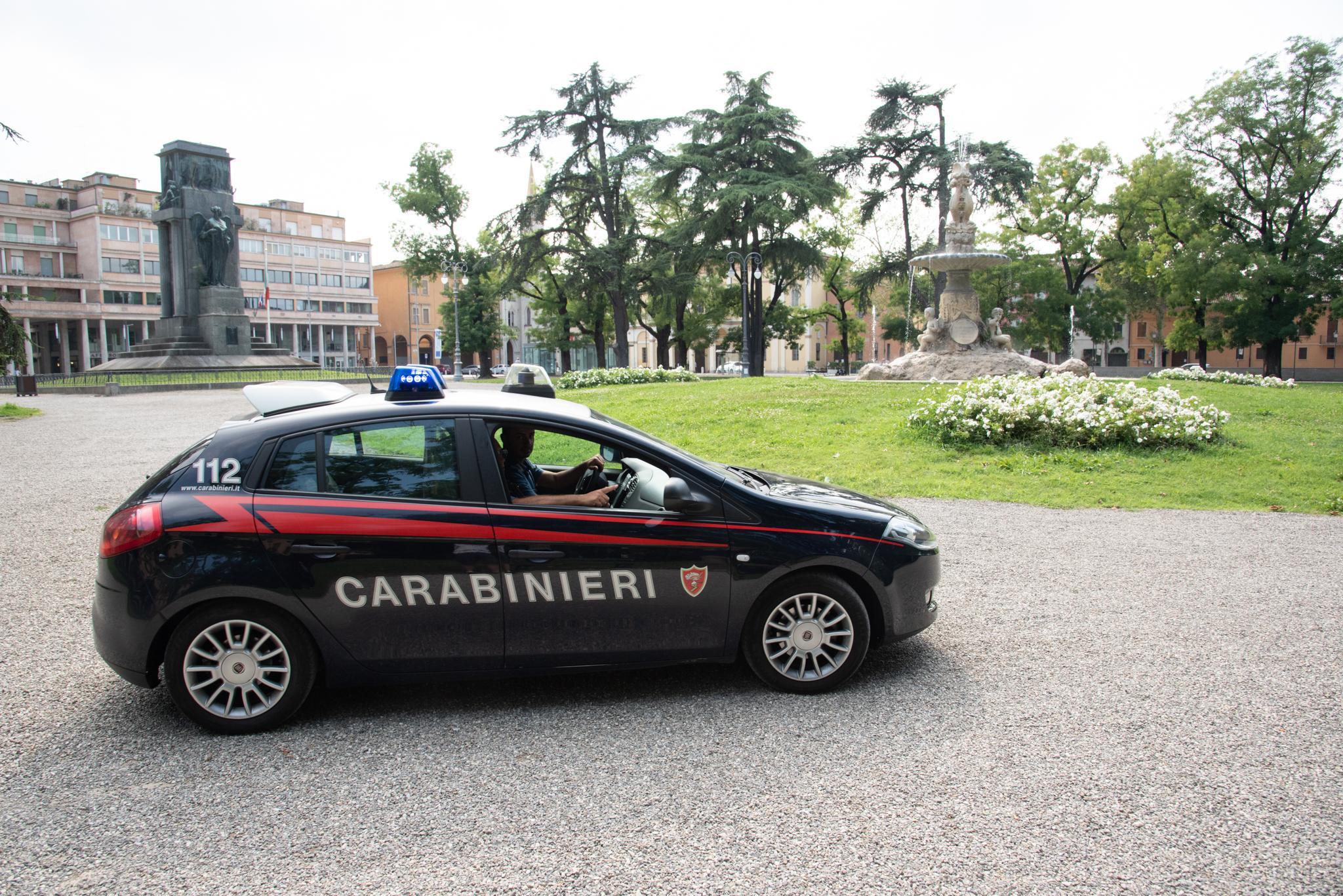 Ruba Parmigiano Reggiano e superalcolici, preso dai carabinieri ladro abitudinario 