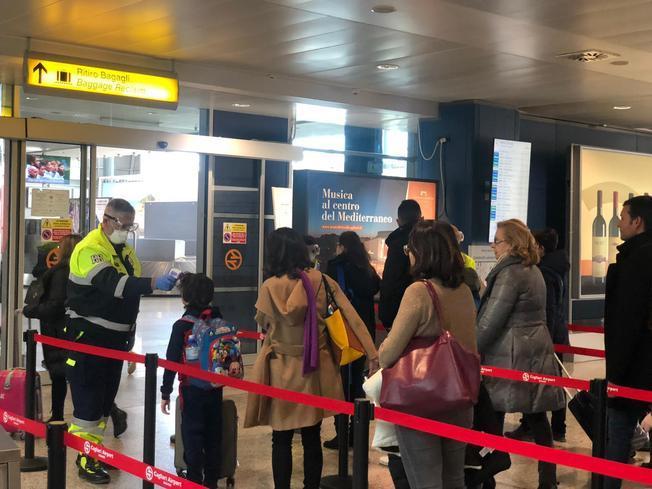 Coronavirus, i sindaci sardi chiedono più controlli nei porti e negli aeroporti