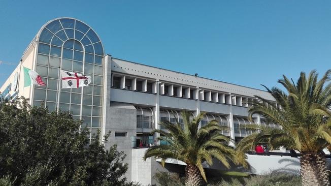 Coronavirus, stop ai ricoveri all'Aou di Cagliari 