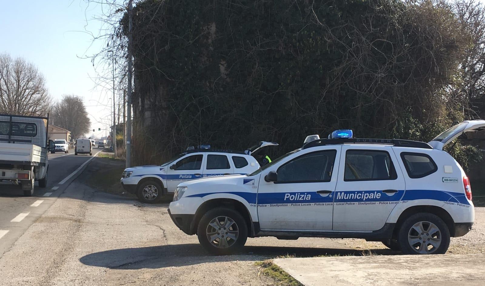 Tenta di togliersi la vita, ragazza di 25 anni salvata dalla polizia locale 