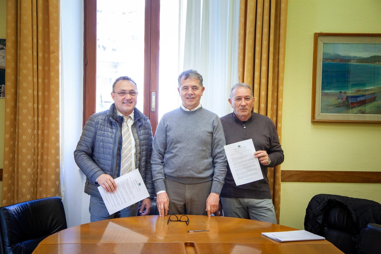 Michele Fori vicesindaco a sinistra, Valerio Spano nuovo assessore, al centro Nizzi