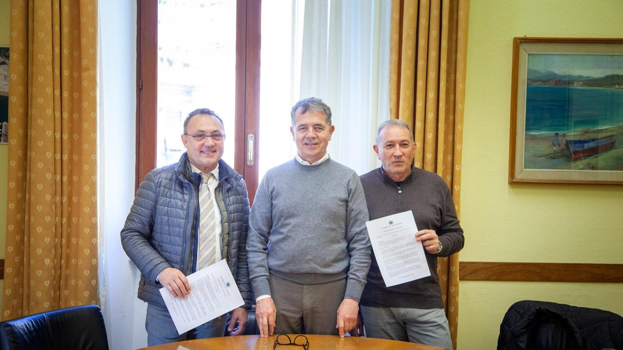 Michele Fori vicesindaco a sinistra, Valerio Spano nuovo assessore, al centro Nizzi