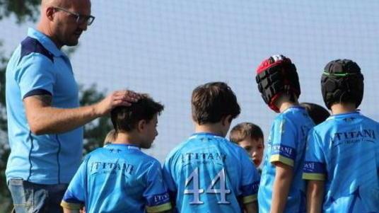 La punizione per la marachella? Pulire la sede della squadra
