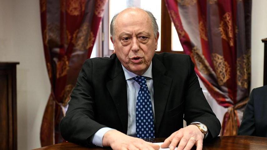 Virus, ci sono i primi tre contagiati lucchesi Il sindaco dispone cinque quarantene