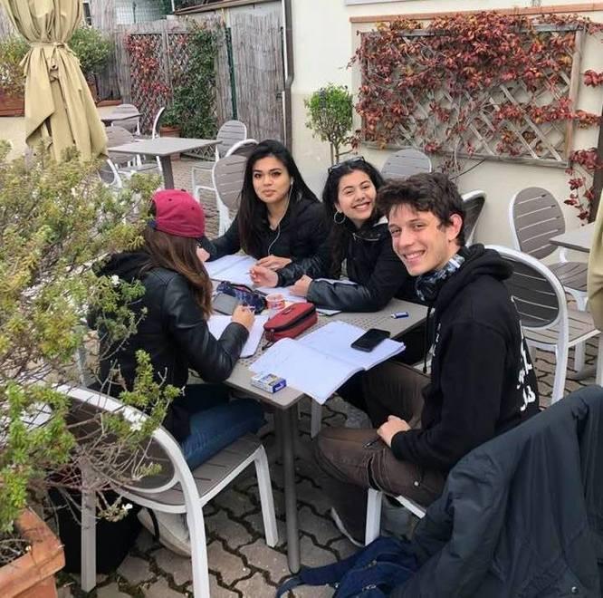 Studenti già al lavoro con le lezioni a distanza
