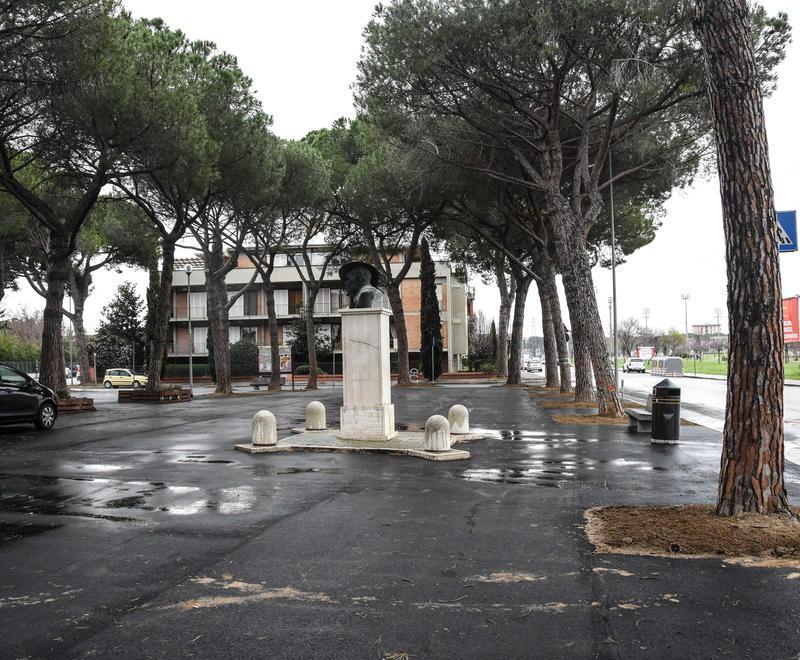 In piazzale Donatello nuovo asfalto e niente buche