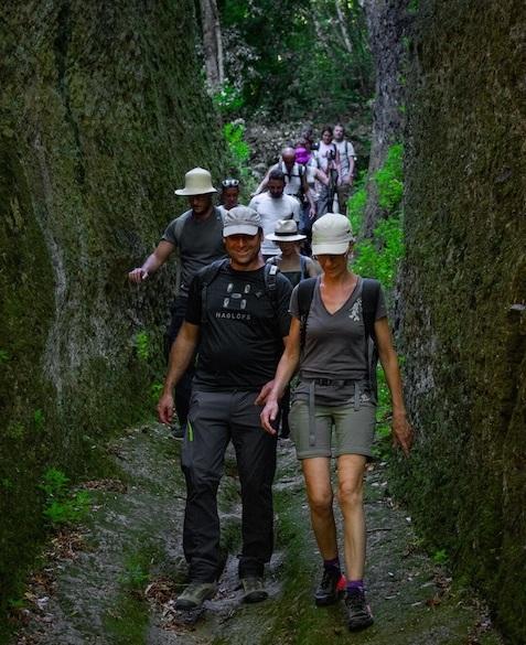 Pitigliano Walks & Trekking Alla scoperta delle Vie Cave e della storia della città 