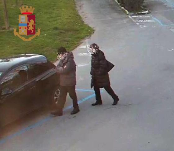 Incastrati dalle telecamere: in cella i Bonnie & Clyde del furto 