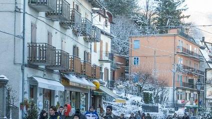 Fanano. Casa-lavoro-casa La vita blindata di chi assiste gli anziani ospiti