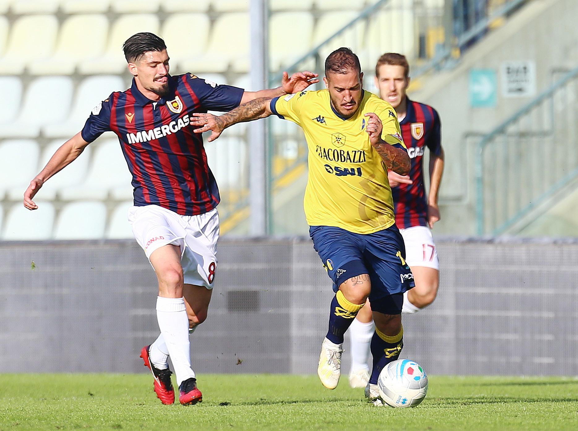 Positivo un giocatore della Reggiana, rinviato il derby con il Modena 