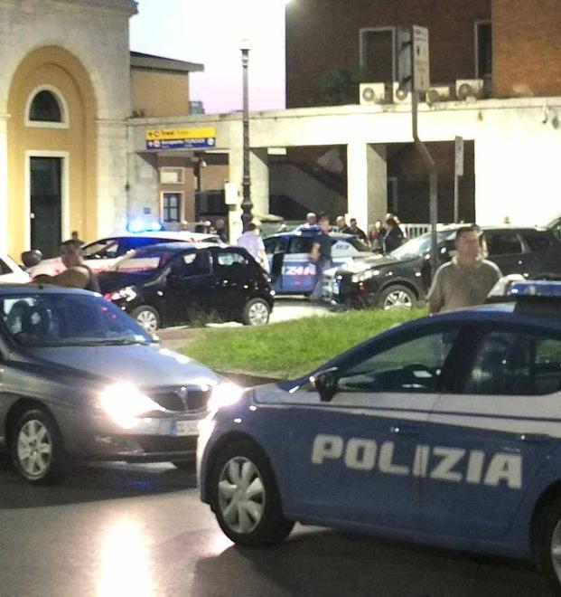 Ubriaco e senza patente ruba un’auto e si schianta contro un muro a Marina di Massa