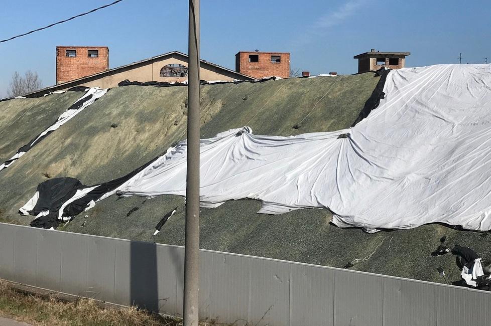 San Cesario. «Per amianto e vetri sette mesi di ritardi» 