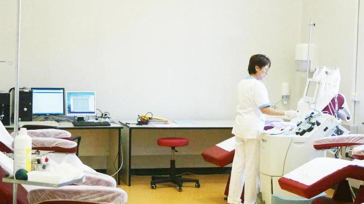 Calano le donazioni di sangue e plasma «La situazione è seria»