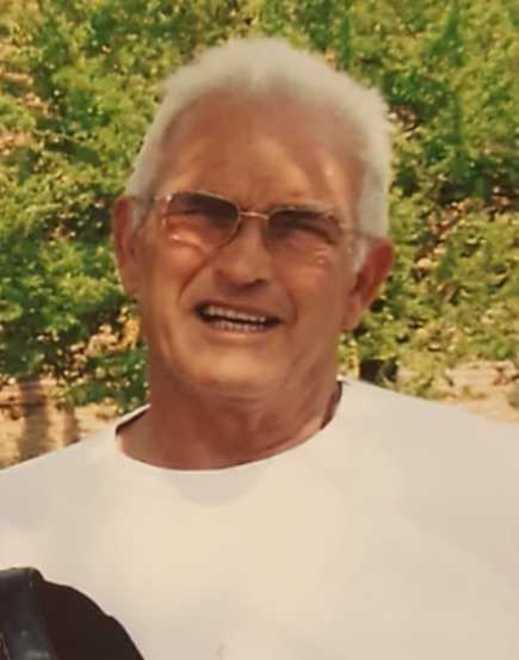 Addio a Natale lo storico bidello di Massarosa