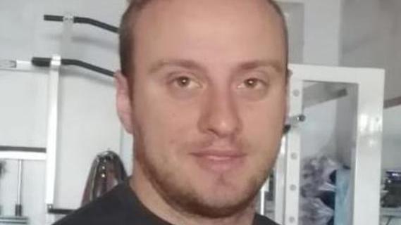 Chiude le sue palestre Allenamenti online per stare vicino ai soci
