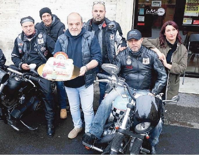Il padre rivuole i figli In azione i bikers con una donazione e la ricerca della casa 
