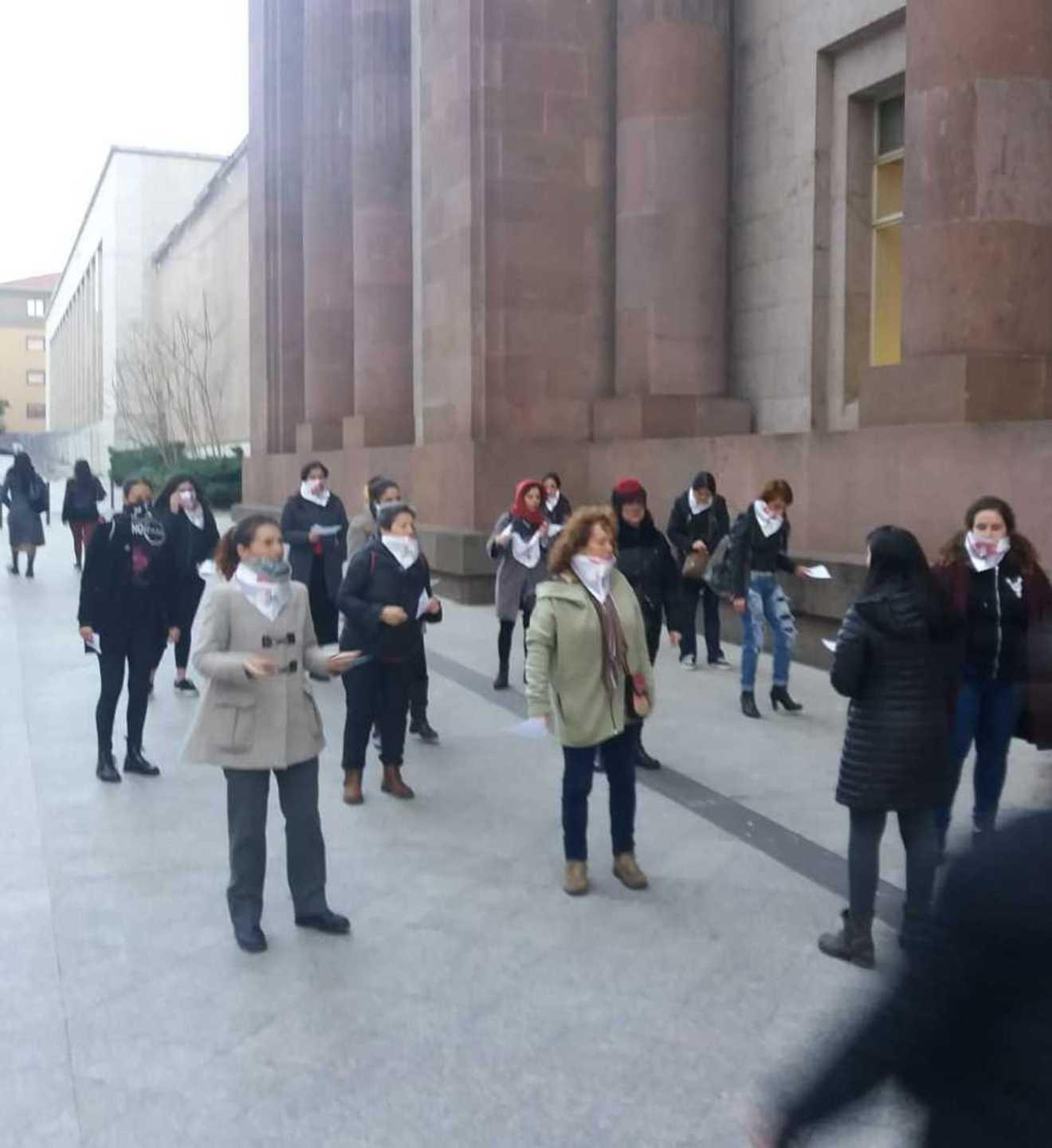 Flash mob al tribunale delle donne di “Chile in Sardegna”