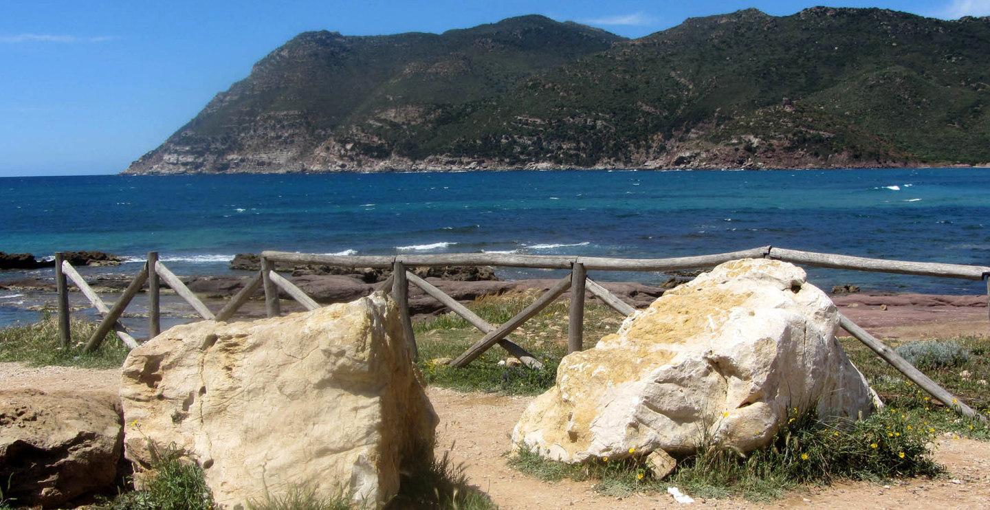 Proiettile di un missile finisce sulla spiaggia 