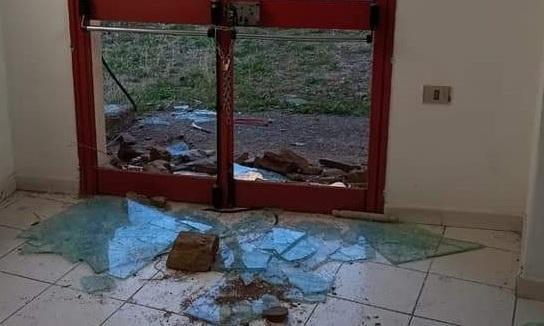 Posada, vandali in azione nella scuola deserta per coronavirus