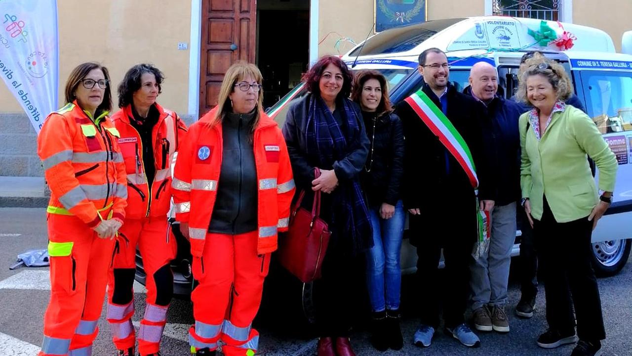 Azienda dona auto per il trasporto in carrozzina