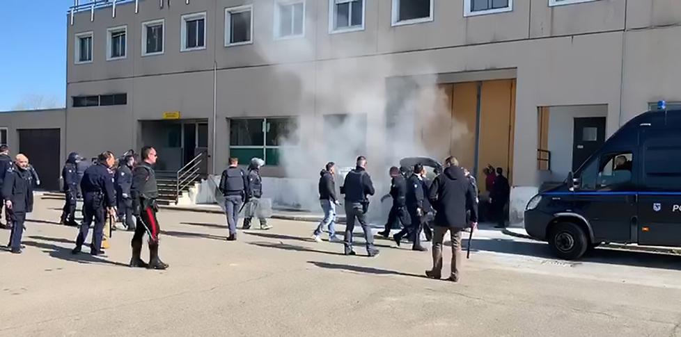 Modena: 7 detenuti morti al S.Anna, 4 in prognosi riservata. Carcere devastato: è a rischio chiusura. Salvini: "Io l'avevo detto" 
