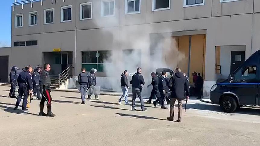 Modena: 7 detenuti morti al S.Anna, 4 in prognosi riservata. Carcere devastato: è a rischio chiusura. Salvini: "Io l'avevo detto"