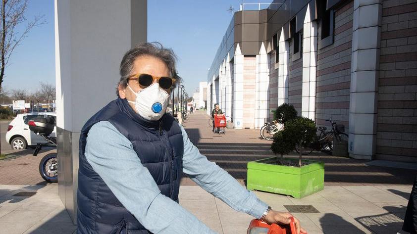 Coronavirus Modena e i divieti. Centri commerciali, code all’ingresso: «Una spesa veloce...»