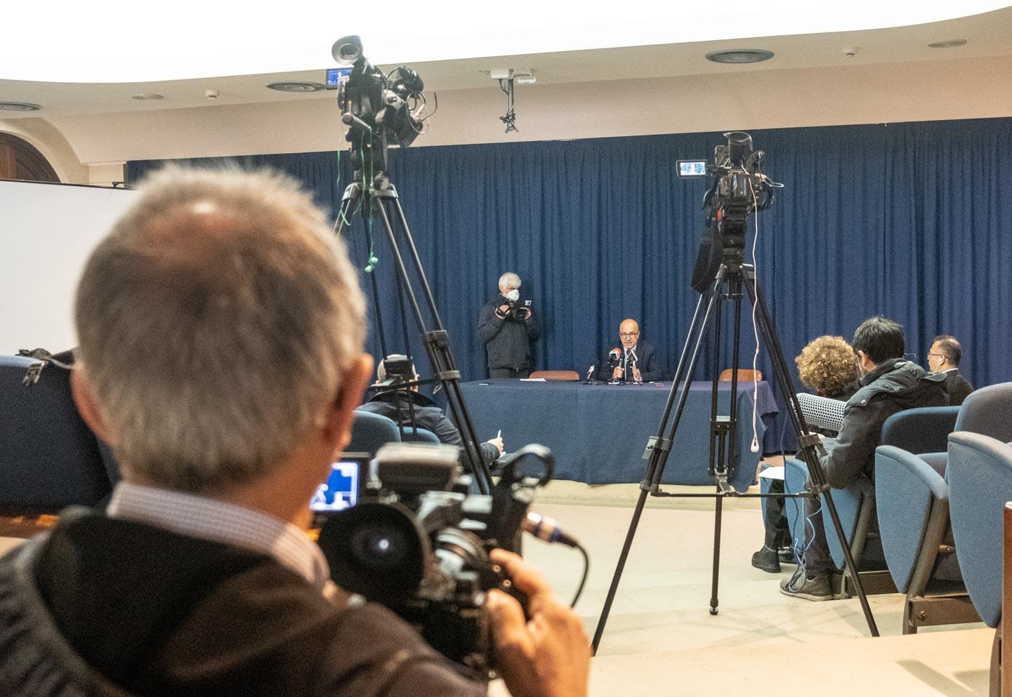 L'assessore Nieddu in conferenza stampa (foto Mario Rosas)