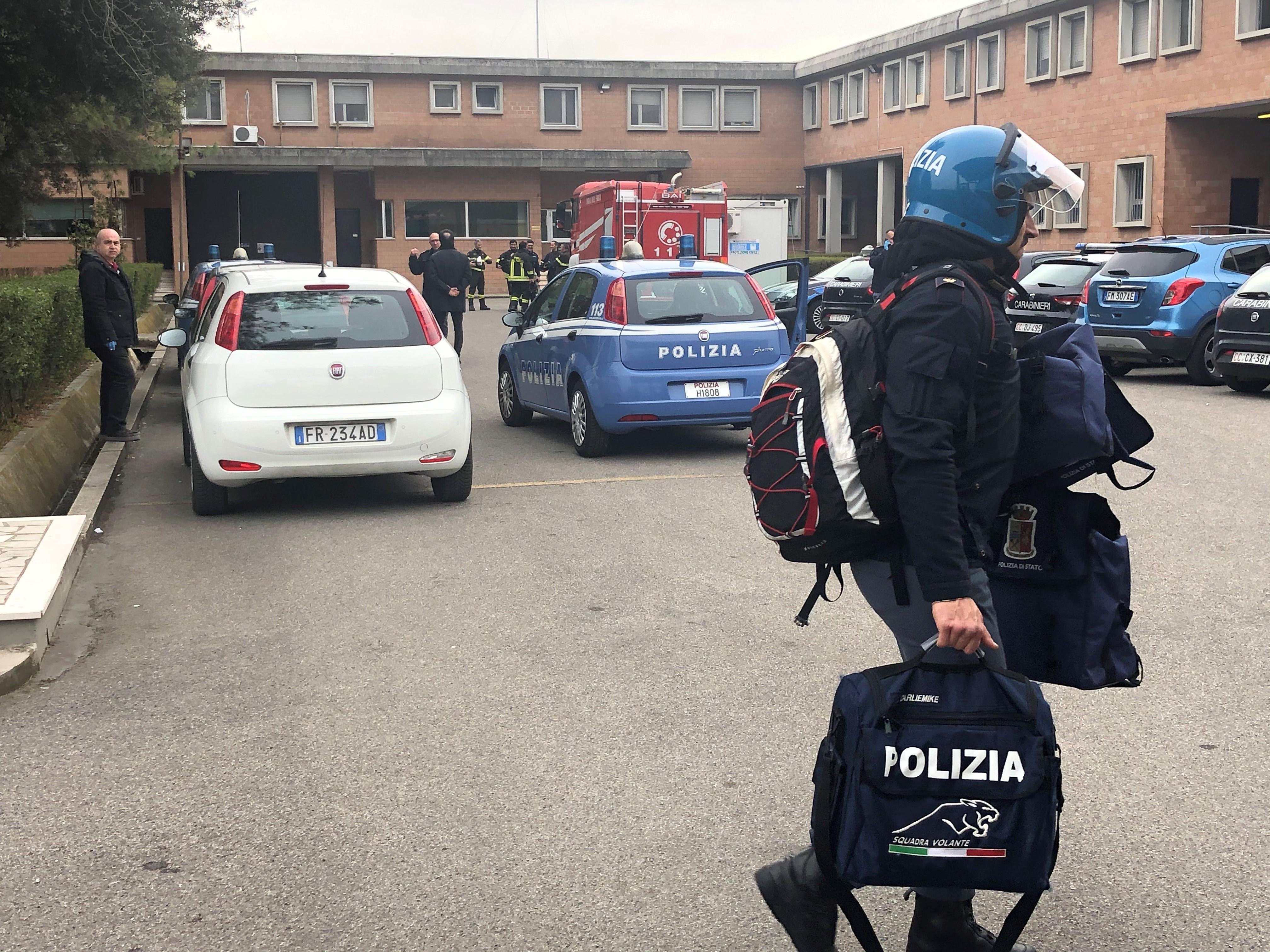 Protesta in carcere a Ferrara,  gravi danni alle strutture. Contuso un agente
