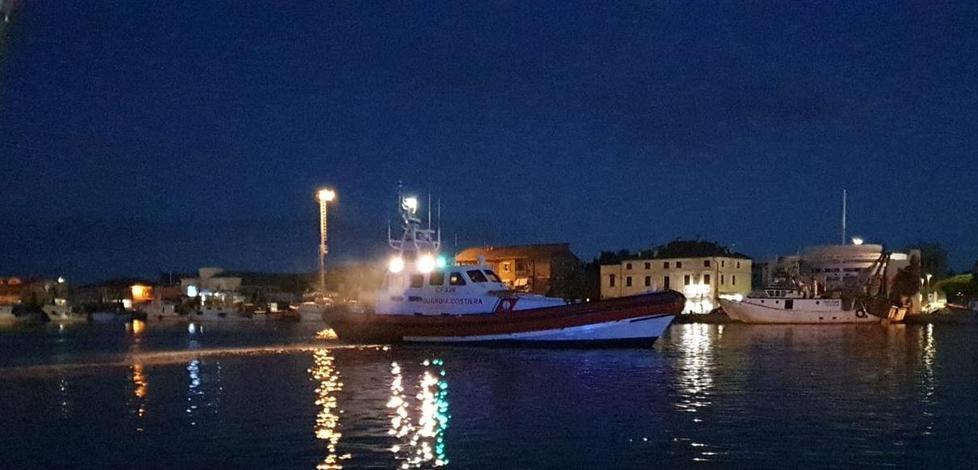 Incendio all’alba a Porto Garibaldi. Danni ingenti ad un peschereccio 