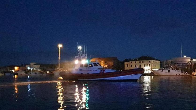 Incendio all’alba a Porto Garibaldi. Danni ingenti ad un peschereccio