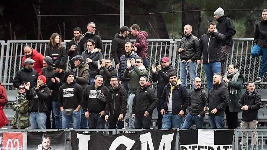 La lettera dei tifosi: «Domenica brutta, il pensiero ai medici che lottano in corsia»