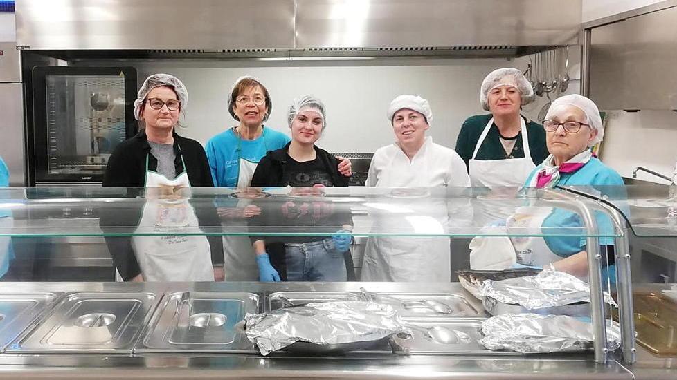Alla mensa Caritas tre ospiti alla volta Prima di mangiare ci si lavano le mani