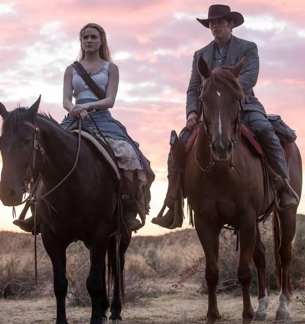 Westworld cambia pelle Si entra nel mondo dei robot con le novità Paul e Cassel 