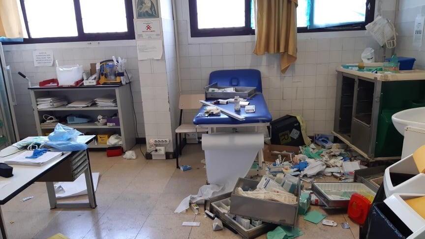 Carcere S. Anna. Il medico “assediato”: «Alcuni carcerati mi hanno fatto scappare»