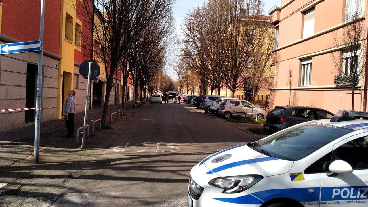 Modena. Cadavere trovato in casa in via Morselli: attivate le procedure anti-virus