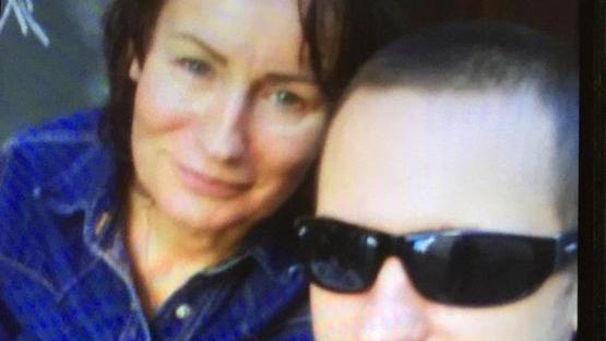 La famiglia della donna uccisa dal figlio non ha i soldi per rimpatriare la salma