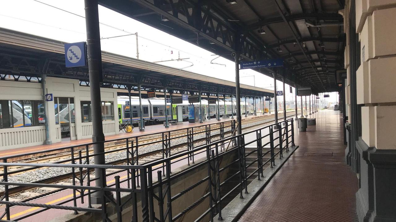 La stazione centrale questa mattina, completamente deserta