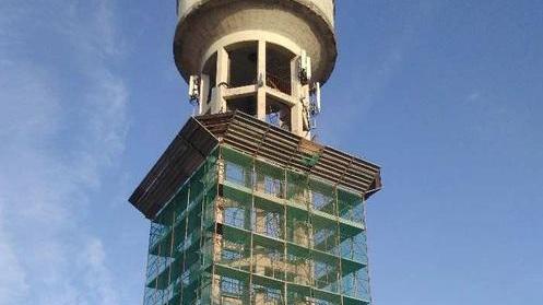 La torre piezometrica ormai è diventata un pericolo: verrà demolita a pezzi